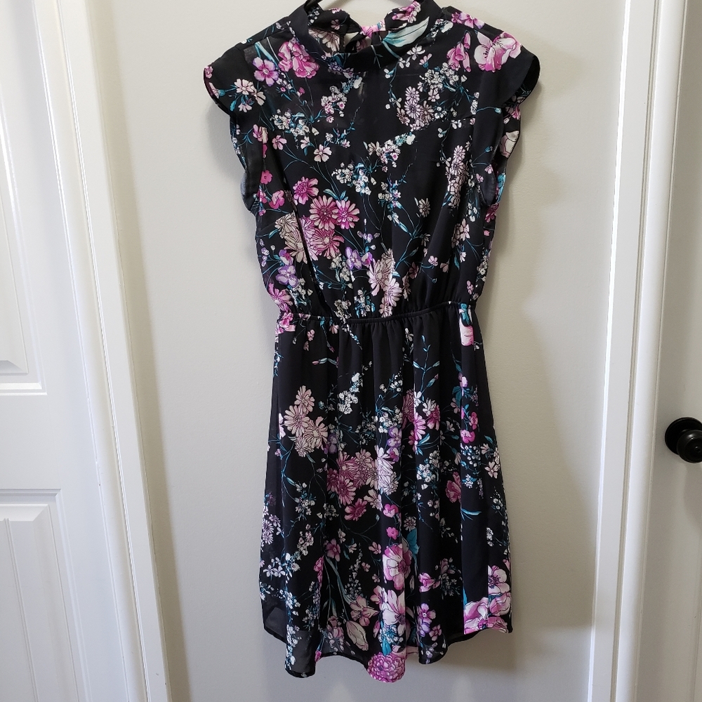 Women's dress. Size large.